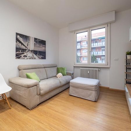 Milano 5 Guests - Modern Apt With Balcony מראה חיצוני תמונה
