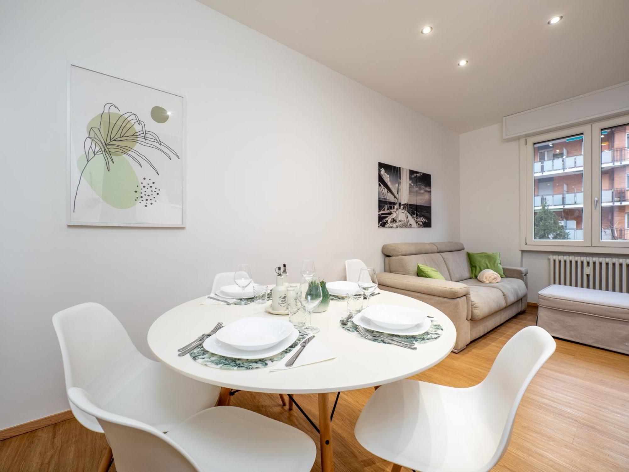 Milano 5 Guests - Modern Apt With Balcony מראה חיצוני תמונה