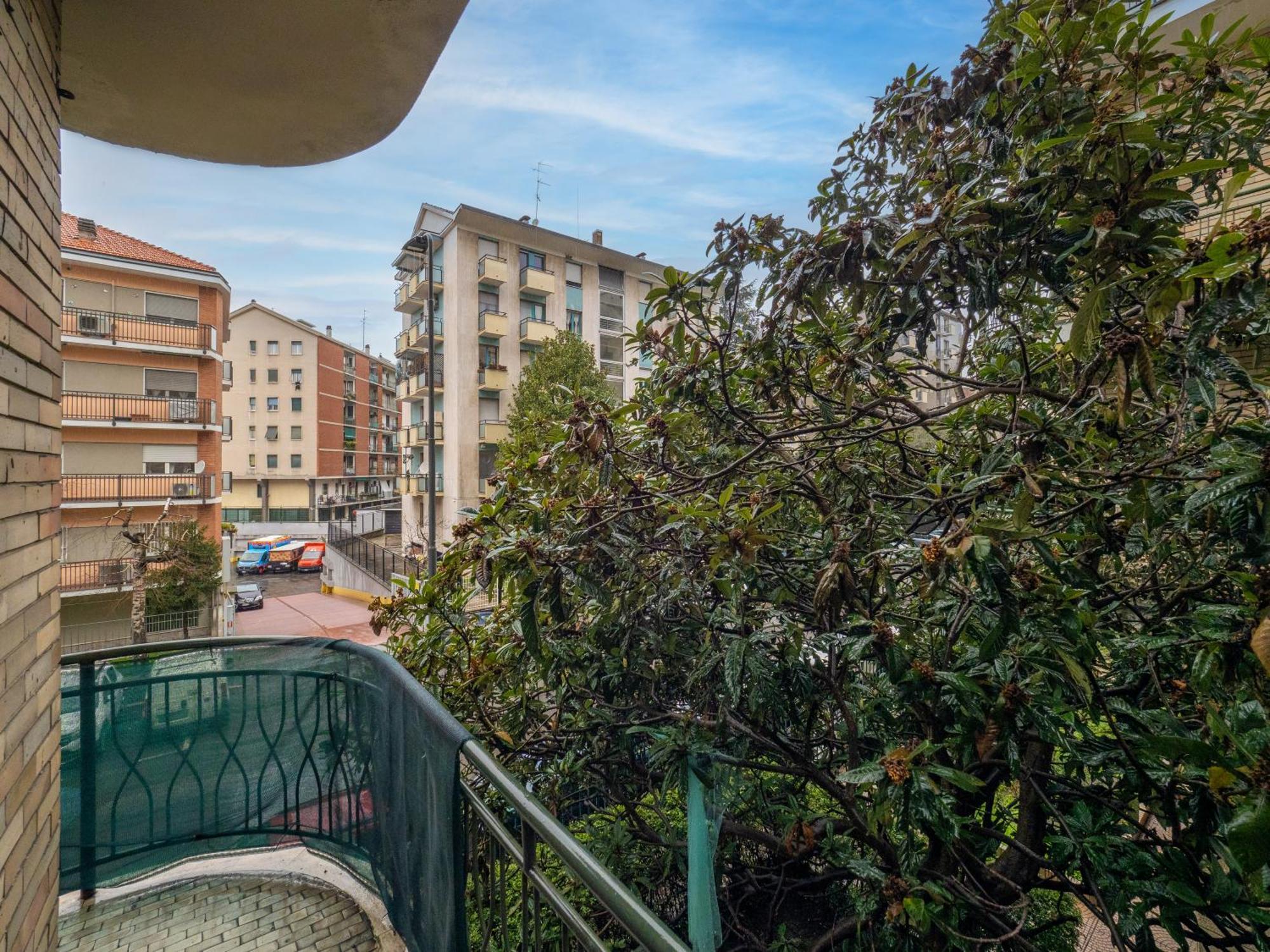Milano 5 Guests - Modern Apt With Balcony מראה חיצוני תמונה